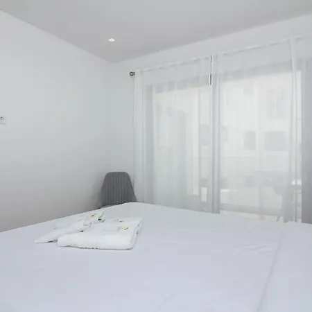 Panoramic E - Rooftop Pool & Sea View Apartment