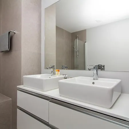 Panoramic E - Rooftop Pool & Sea View Apartment *